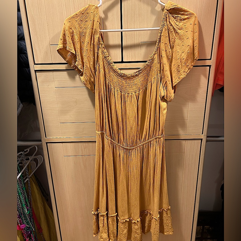 A pretty dress from the brand, Planet Gold, it’s large sized.
